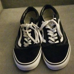 Vans Old Skool black low tops